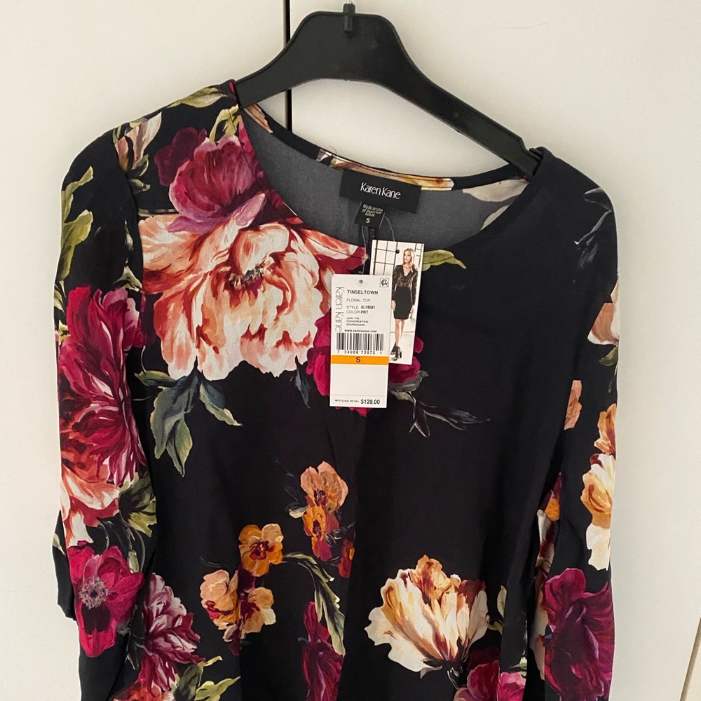 New With Tags Karen Kane Floral Top. Size S